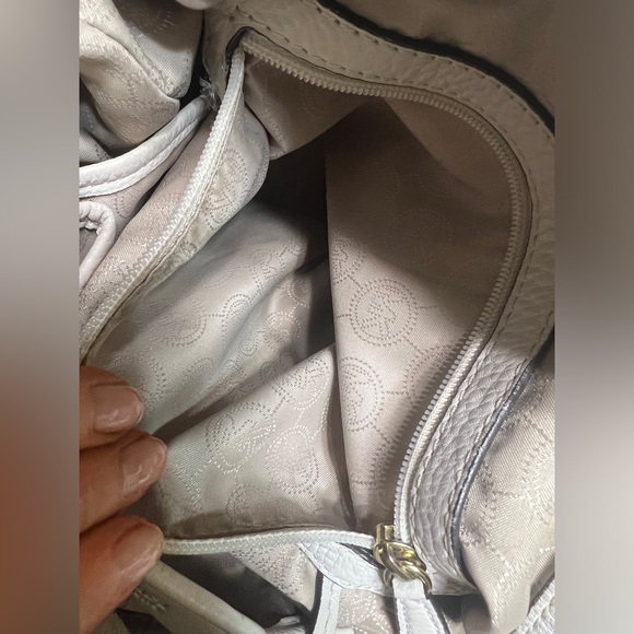 Michael Kors crossbody with adjustable shoulder strap purse - Picture 15 of 16